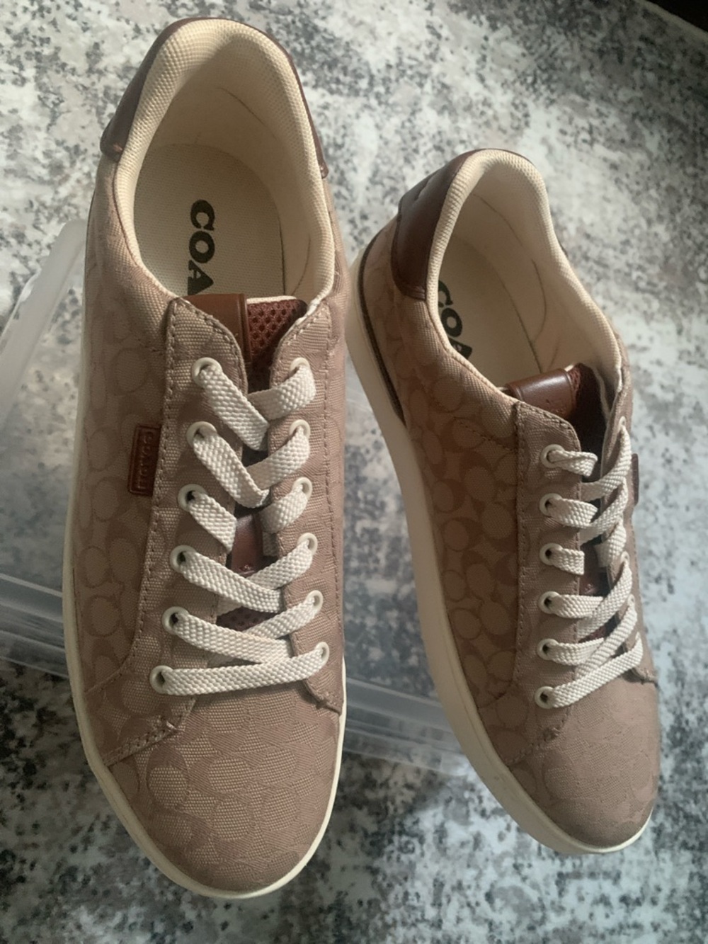 🆕 - Y2K -Authentic Coach Woman’s Tan Patterned Sneakers - Picture 7 of 13